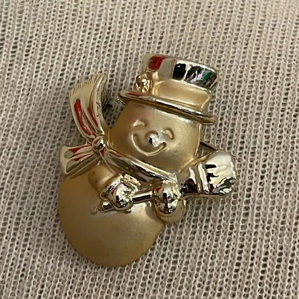 Vintage older pin